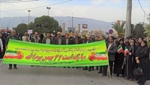 حضور کارکنان حوزه سلامت کازرون در راهپیمایی یوم الله 22 بهمن