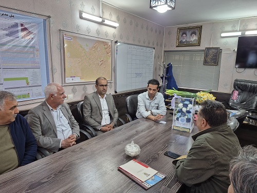 دیدار هیات راویان شهدای شهرستان کازرون با سرپرست شبکه بهداشت و درمان در دهه فرخنده فجر انقلاب اسلامی