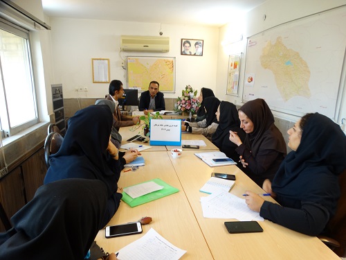 نشست درون بخشی هماهنگی اجرای برنامه های هفته ملی مبارزه با سرطان در مرکز بهداشت شهید پیرویان کازرون