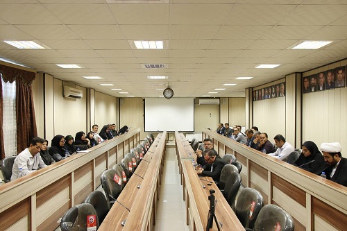 نشست ستاد مرکزی جوانی جمعیت در فرمانداری ویژه شهرستان کازرون با حضور مدیرکل امور زنان و خانواده استانداری