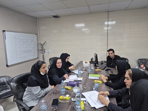 بررسی شاخصهای بهداشتی سه پایگاه پزشک خانواده با حضور سرپرست شبکه بهداشت و درمان کازرون