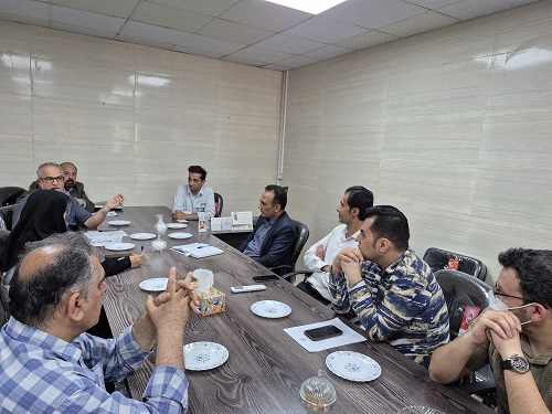 نشست سرپرست شبکه بهداشت و درمان کازرون با پزشکان خانواده شهری