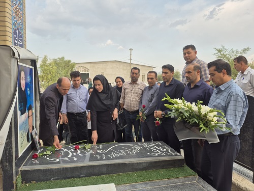به مناسبت روز پرستار انجام شد؛ ادای احترام مدیران حوزه سلامت کازرون به فرشته ای که در مسیر خدمت پر کشید