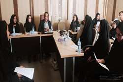 تاکید بر ضرورت اهمیت خود مراقبتی در پیشگیری از بیماری ها در نشست داوطلبان سلامت متخصص ادارات کازرون 