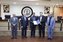 انتخاب رییس شبکه بهداشت و درمان کازرون به عنوان مدیر نمونه در ارزیابی دانشگاه علوم پزشکی شیراز