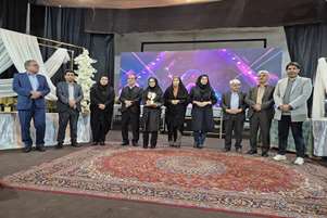 تجلیل از بانوان برتر شبکه بهداشت و درمان کازرون در نخستین همایش تقدیر از بانوان اثرگذار و نمونه شهرستان