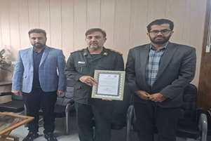 دیدار رئیس شبکه بهداشت و درمان با فرمانده ناحیه مقاومت بسیج سپاه کازرون به مناسبت هفته بسیج