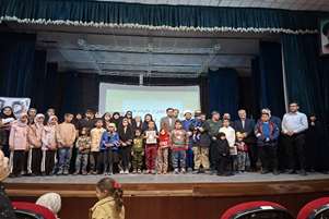 تجلیل از خانواده های بسیجی دارای بیش از سه فرزند به مناسبت هفته بسیج