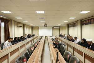 نشست ستاد مرکزی جوانی جمعیت در فرمانداری ویژه شهرستان کازرون با حضور مدیرکل امور زنان و خانواده استانداری