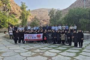 پیاده‌روی صبحگاهی کارکنان شبکه بهداشت و درمان کازرون به مناسبت روز جهانی قلب