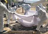 نظارت کارشناسان بهداشت محیط شبکه بهداشت و درمان شهرستان کازرون بر شیوه تدفین جانباختگان کرونایی