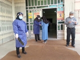 نظارت کارشناسان بهداشتی شبکه بهداشت و درمان شهرستان کازرون بر رعایت نکات بهداشتی پیشگیری از کروناویروس در حوزه های برگزاری آزمون کنکور سراسری